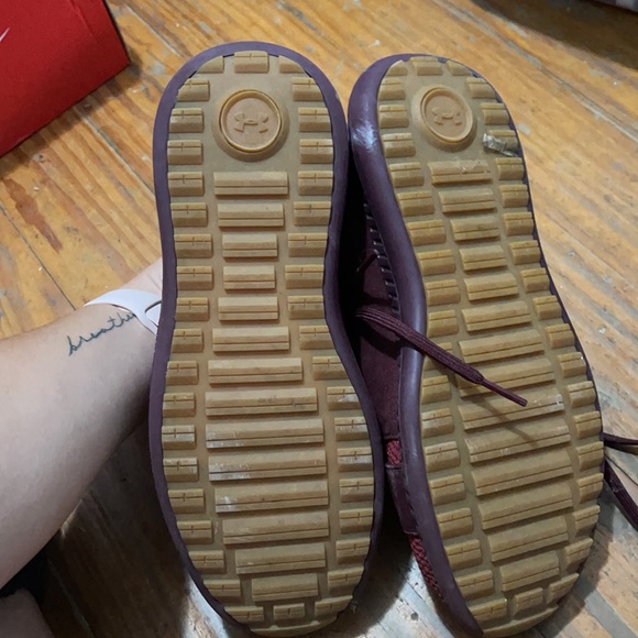 Under armour  size 8 running shoes - Picture 3 of 4